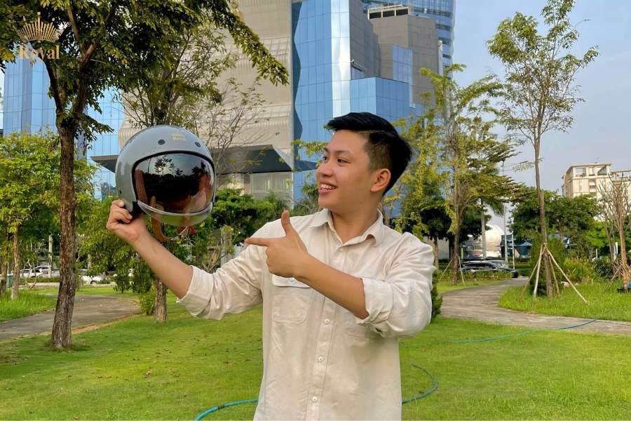 Kính cần thiết kế chống trầy xước, dễ dàng tháo lắp khi cần