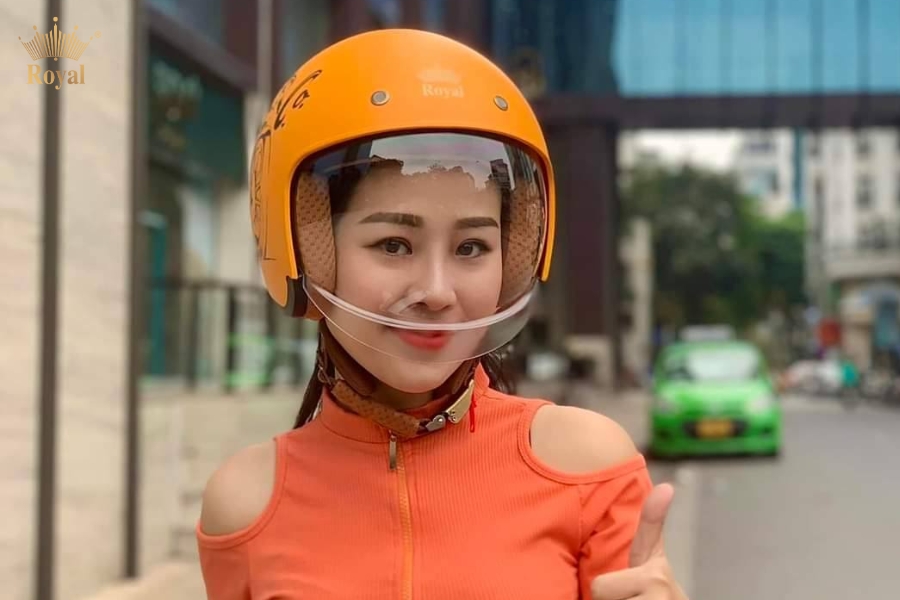 Mũ với thiết kế thời thượng và kính mũ bảo vệ tối đa