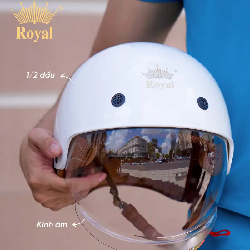 Nên đội mũ bảo hiểm khi đi xe máy thương hiệu Royal đảm bảo an toàn