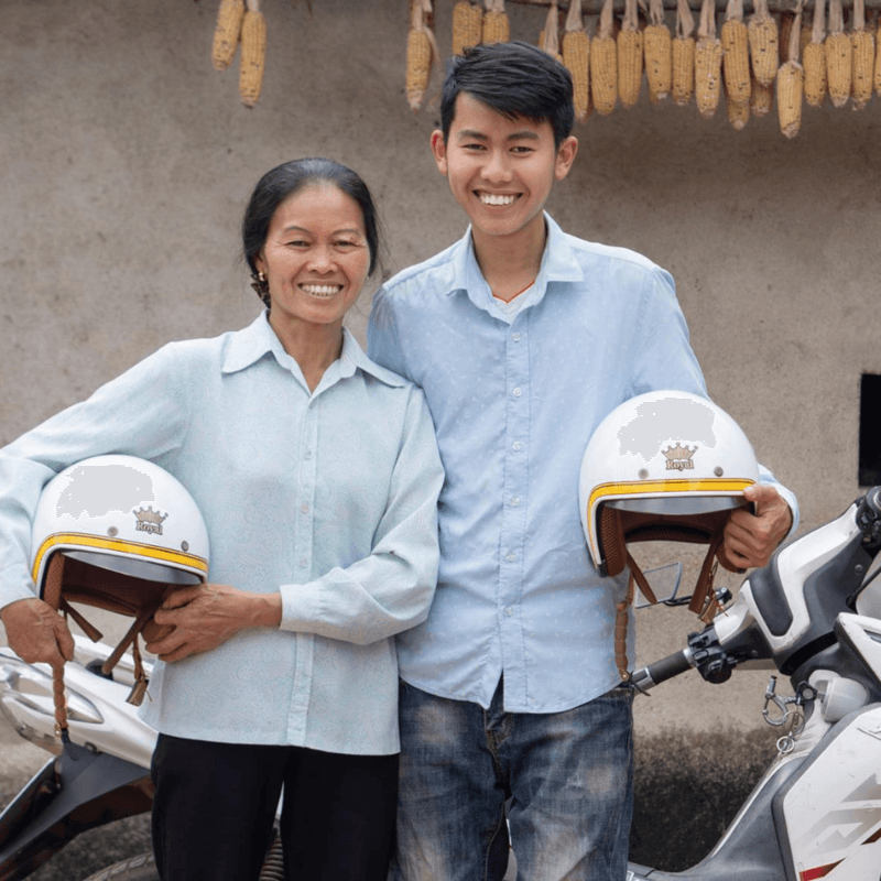 Mũ bảo hiểm Royal M139 đồng hành cùng anh Hùng và mẹ đón tết bình an