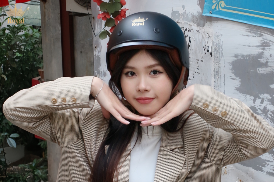 Mũ bảo hiểm không chỉ là một món quà, mà còn là lời nhắn gửi yêu thương