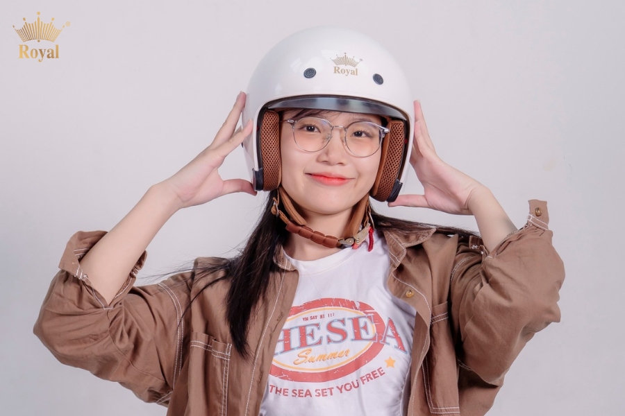 Nón bảo hiểm không chỉ bảo vệ an toàn mà còn là phụ kiện thời trang độc đáo