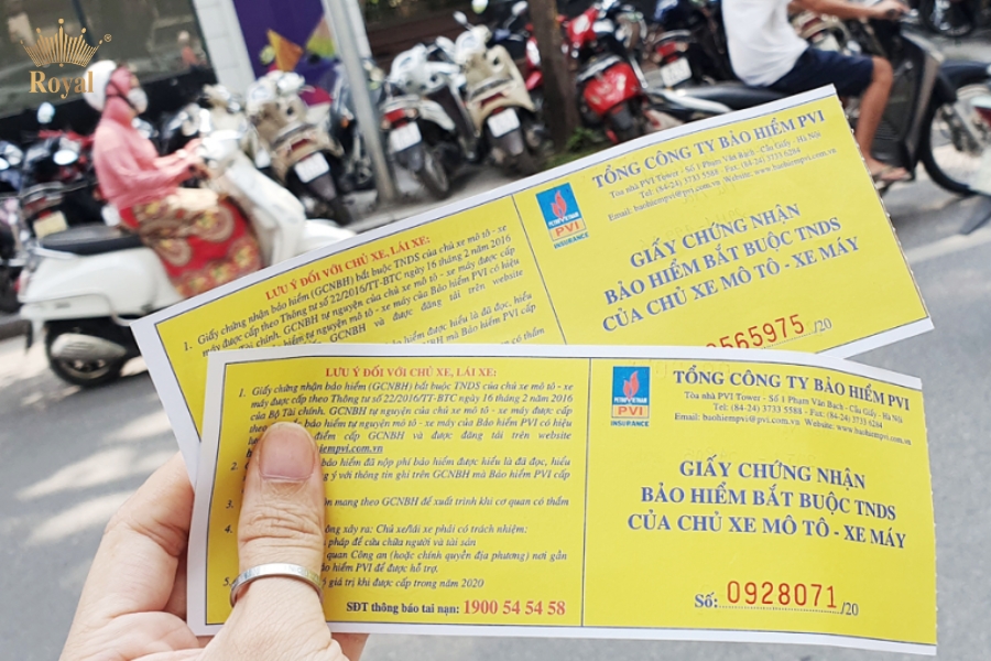 Người điều khiển xe máy phải luôn mang theo khi tham gia giao thông