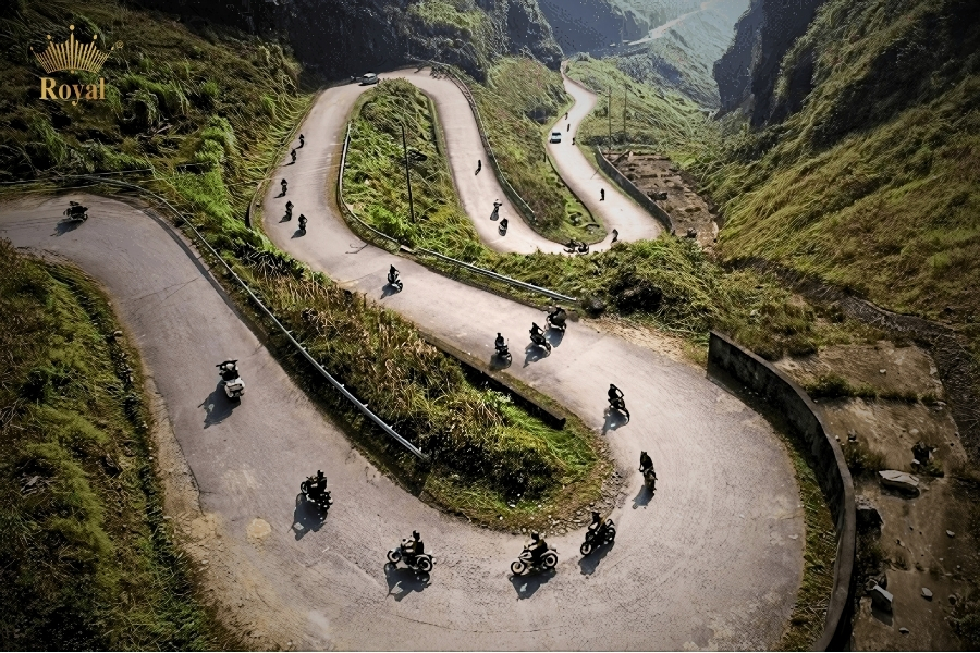 Phượt theo đoàn giúp bạn chia sẻ niềm vui, nhưng cần ý thức trách nhiệm để đảm bảo an toàn cho cả nhóm.