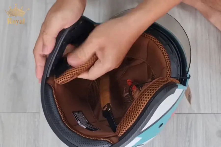 Cách thay lót mũ bảo hiểm 