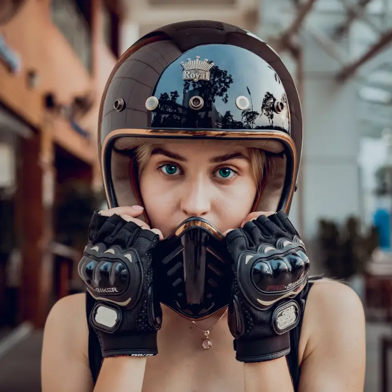 Mũ bảo hiểm trùm đầu nên mua thương hiệu Royal