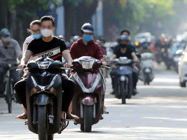 2 người không đội mũ bảo hiểm phạt bao nhiêu