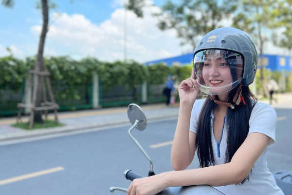 Mũ bảo hiểm giấu kính