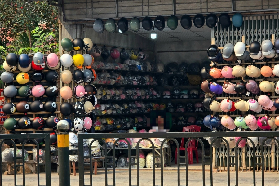 Mũ bảo hiểm kém chất lượng được bán tràn lan trên thị trường