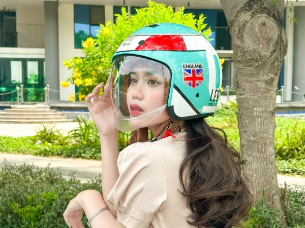 Món bảo hiểm có kính chắn gió