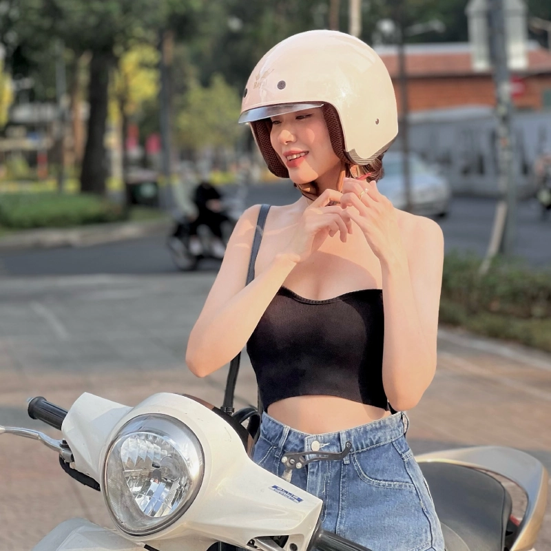 Đội nón bảo hiểm 3/4 có kính thoáng mát