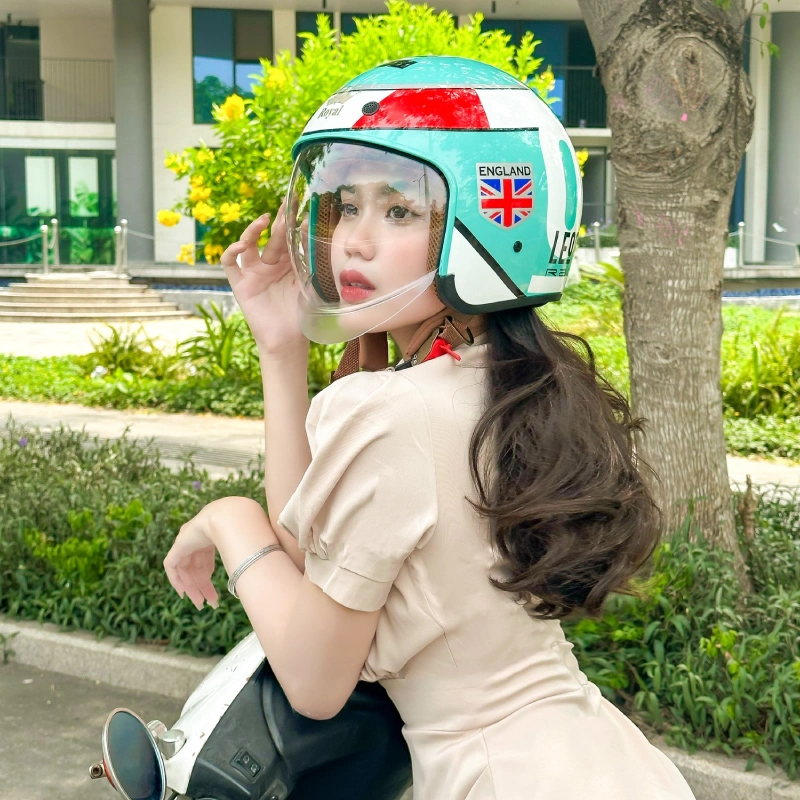 Tăng tính thẩm mỹ, tạo phong cách thời trang sang, xinh khi sử dụng mũ bảo hiểm có kính cho nữ