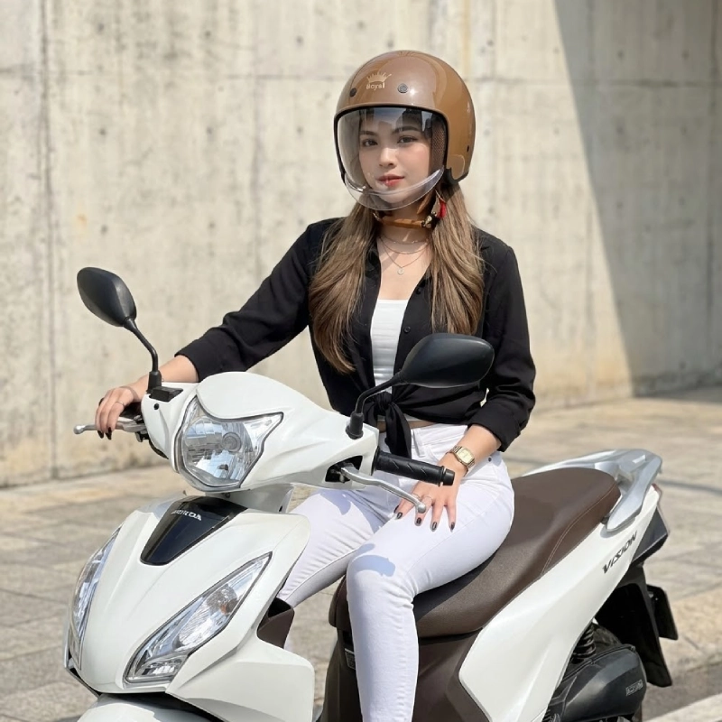 Royal M139 là mẫu mũ bảo hiểm nữ thời trang được đánh giá cao nhờ sự cân bằng giữa thẩm mỹ và độ bảo vệ