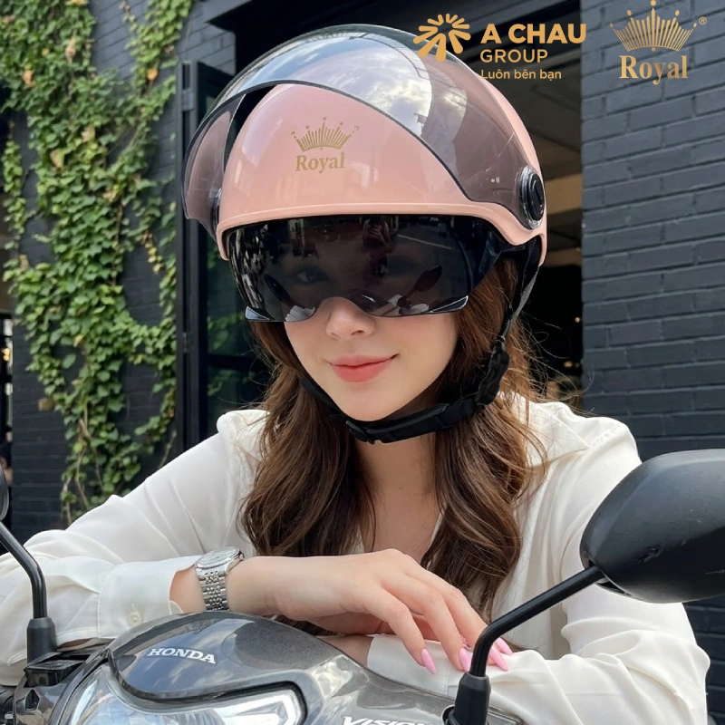 Nón bảo hiểm màu hồng Royal M579K