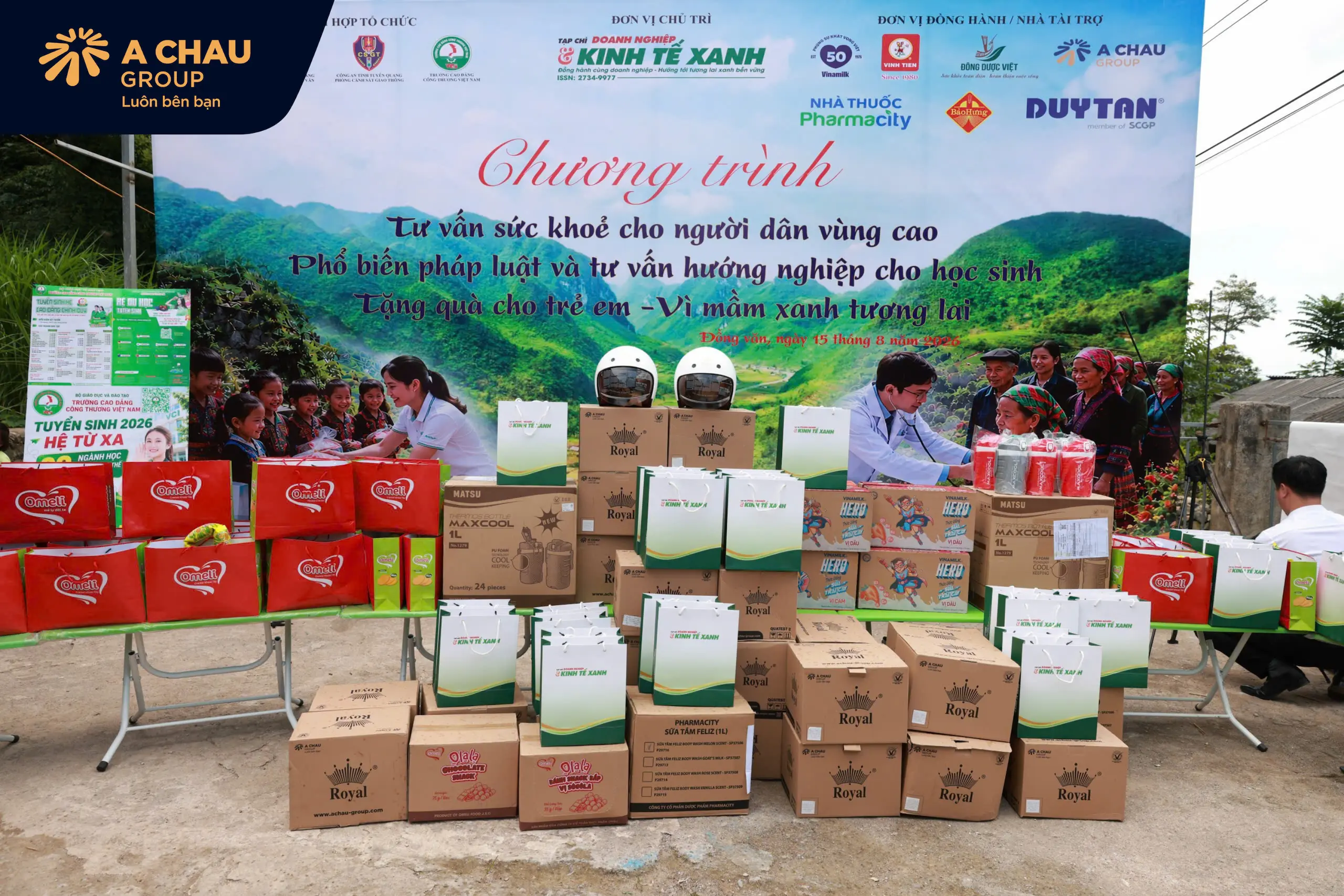Á Châu Group đồng hành cùng hành trình an sinh xã hội tại Má Pắng, trao tặng 100 mũ bảo hiểm Royal M139 trị giá 70 triệu đồng