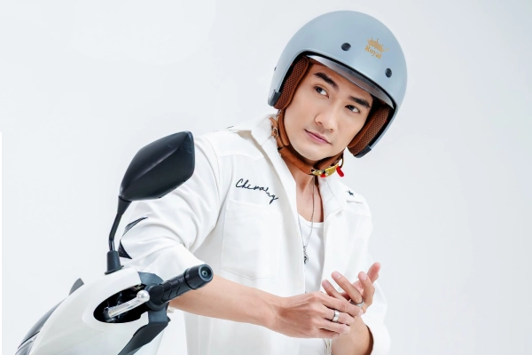 Mũ bảo hiểm rộng khác gì mũ đội thoải mái?